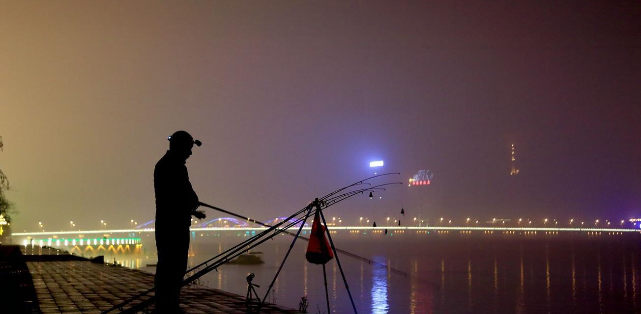 初秋高温夜钓技巧（掌握钓鱼技巧，愉快夜钓初秋高温）