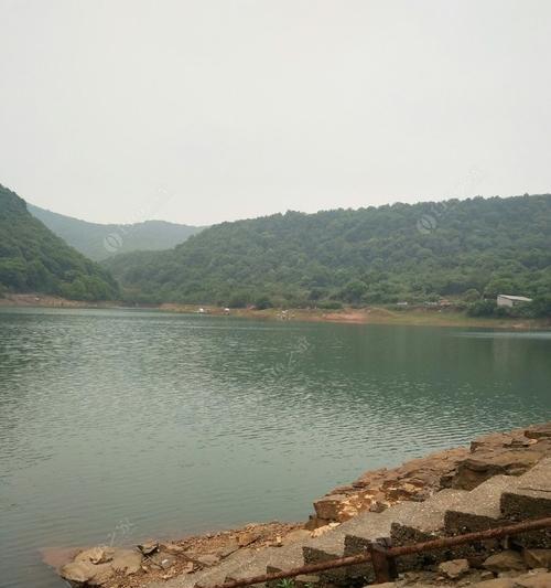 东北春季水库钓鱼技巧（挑选合适的水域，掌握钓鱼技巧，享受春季水库钓鱼的乐趣）