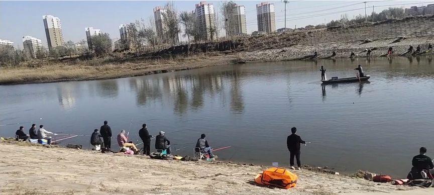 大闸口钓鱼技巧与方法（掌握精湛技巧，高效捕捞鱼群）