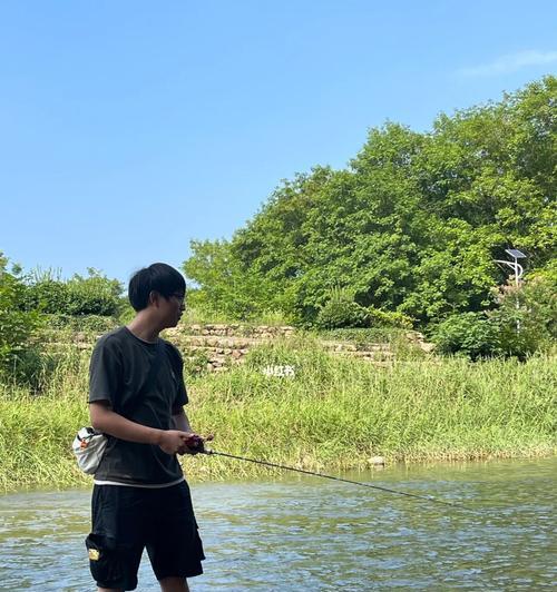 淡水溪流钓鱼技巧（享受自然乐趣的钓鱼之旅）