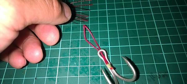 掌握倒钩钓鱼技巧的要点（钓鱼技巧教学，让你成为钓鱼高手）