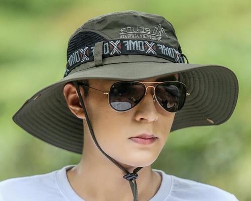 夏日潮流搭配秘籍（一顶帽子解决夏季搭配难题，让你时尚又舒适）