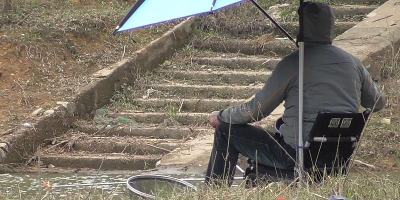 钓鱼抛竿扬竿技巧大全（钓鱼高手分享实用经验，让你的钓鱼技巧更上一层楼）