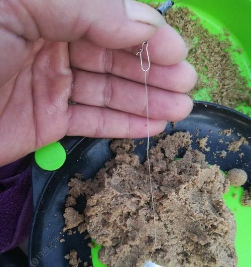 冬季大雾天黑坑钓鱼技巧（寒冷冬季如何在大雾天黑的坑中进行钓鱼）