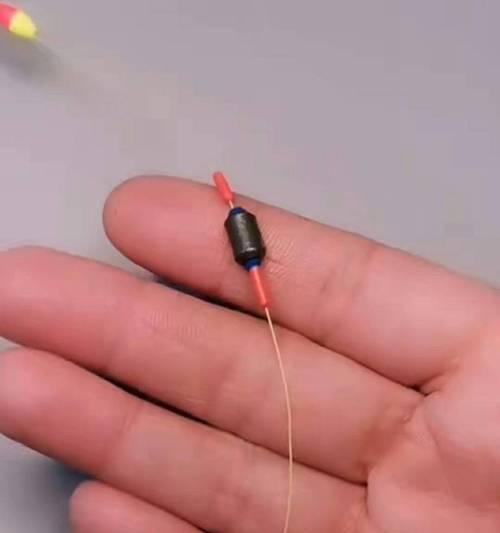 冬季朝天钩钓鱼的技巧大揭秘（冬季钓鱼朝天钩的使用技巧及注意事项）