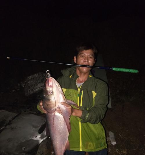 冬夜钓鲤鱼的调漂方法与技巧（寒冷季节下的钓鲤经验分享）