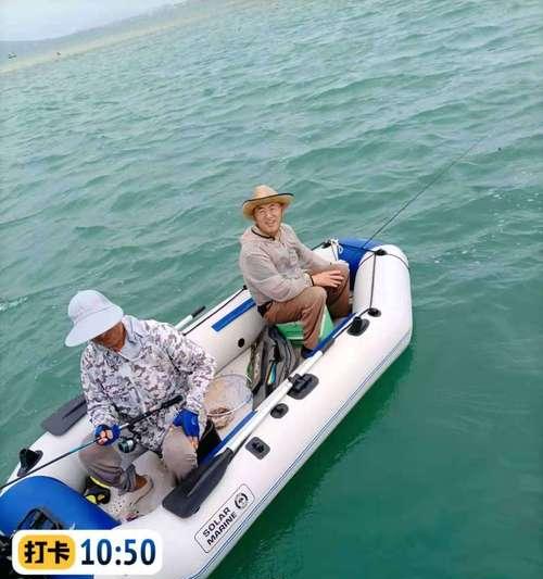 浮排钓鱼技巧教程（掌握浮排钓鱼的技巧）