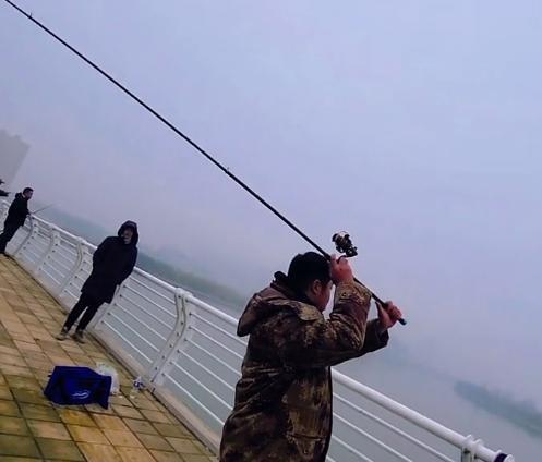 广东海竿冬天钓鱼技巧（寒冬垂钓）