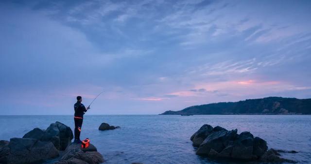 海岸边钓鲻鱼梭鱼的四种垂钓技巧（提升钓鲻鱼梭鱼的成功率）