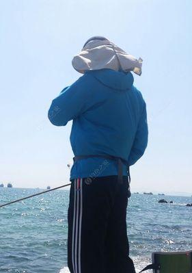 海边钓鱼的生活技巧（掌握这些技巧）