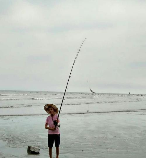 海边钓鱼的技巧与方法（实用钓鱼技巧助你海边垂钓乐趣）