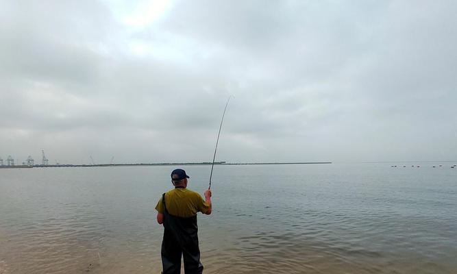 海边钓鱼技巧与经验教训（探索海洋乐趣）