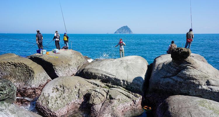 海边海竿钓鱼的技巧与方法（让你成为钓鱼高手的海边海竿钓鱼技巧）