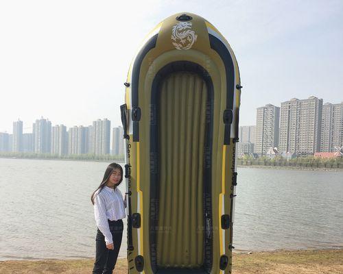海边橡皮艇钓鱼技巧与方法（轻松掌握海钓技巧）