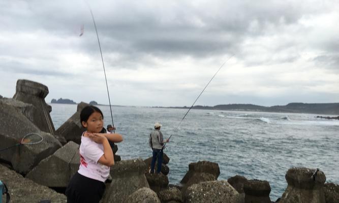 掌握海边自然钓鱼的技巧法（海钓技巧）