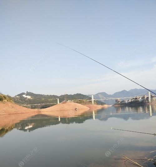 海滨滩钓鱼技巧教程（轻松掌握海滨滩钓的技巧和方法）
