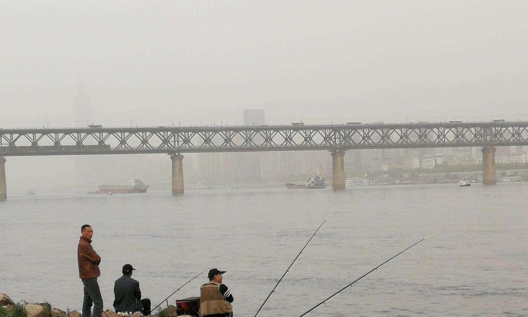 河流手竿钓鱼技巧（掌握技巧）