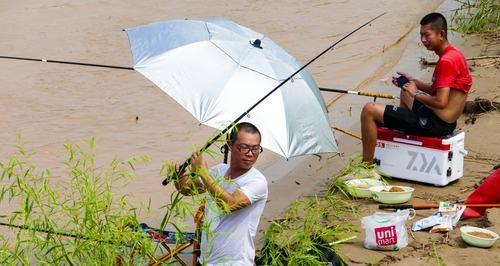 深水钓鱼技巧大全（河水中的高级钓鱼技术）