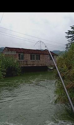 黑坑钓鱼打浮方法与技巧（黑坑钓鱼的秘密武器与绝技）