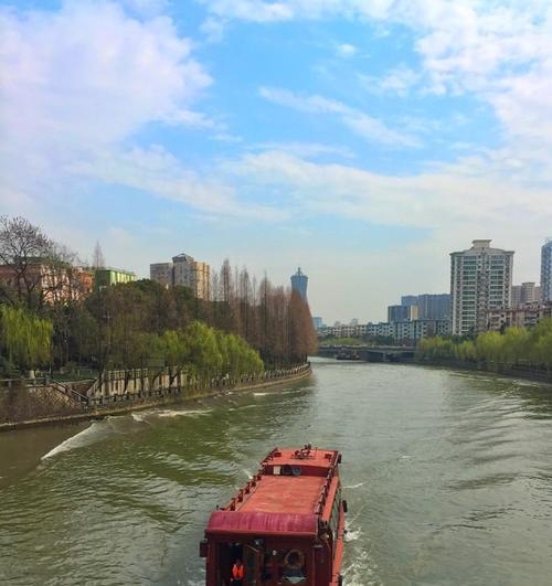京杭大运河走水钓鱼技巧（畅享钓鱼乐趣的水上之旅）