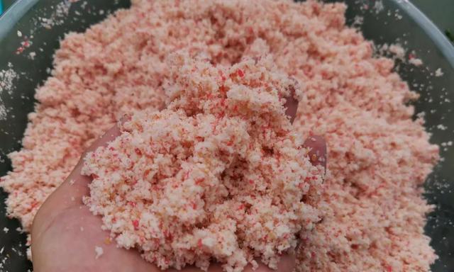 鲢鳙垂钓开饵技巧教学（掌握成功的关键）