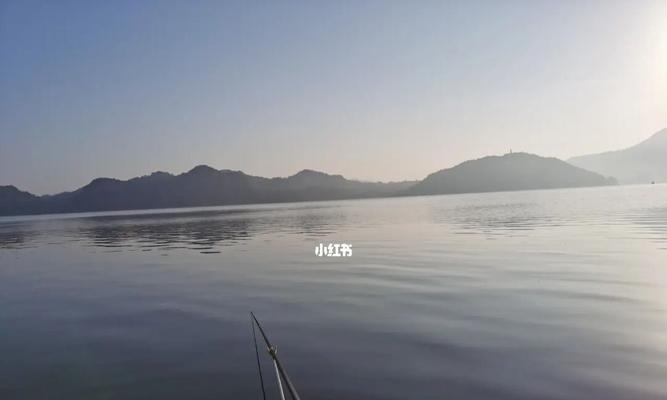 秋季早晨钓鱼技巧（享受宁静）