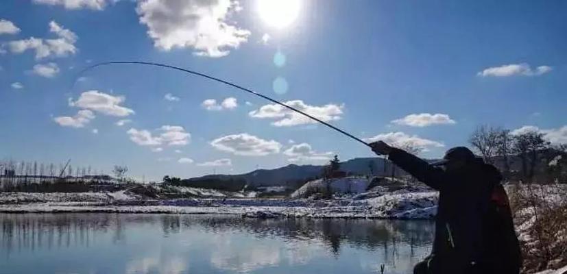 深秋河上钓鱼技巧（掌握技巧）