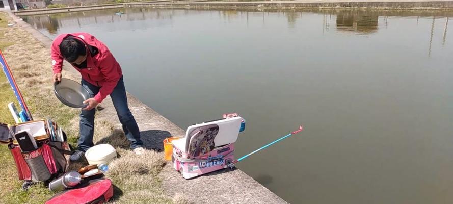 夏季黑坑钓鱼技巧（夏季黑坑钓鱼的实用技巧）