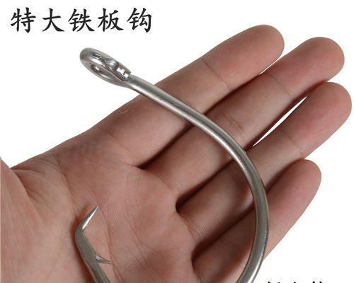小鱼钩钓鱼技巧——捕鱼新手必备之道（掌握垂钓技巧）