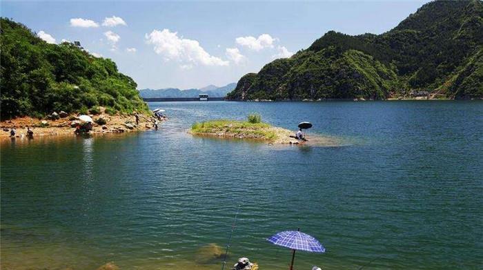 湖钓鱼的技巧与方法（掌握湖钓技巧）