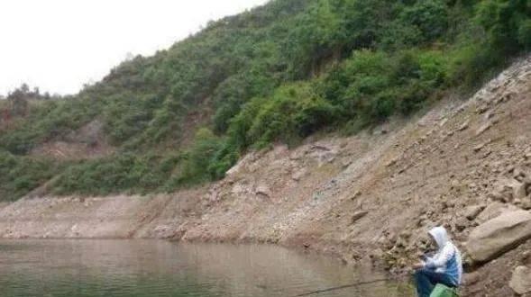 初夏江河垂钓技巧有哪些？如何提高垂钓成功率？