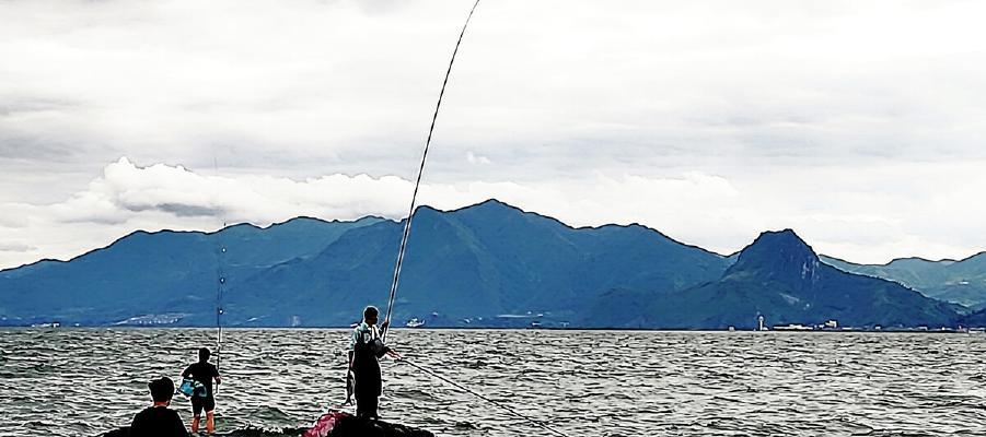 大风大浪钓鱼技巧教学？如何应对恶劣天气下的垂钓挑战？