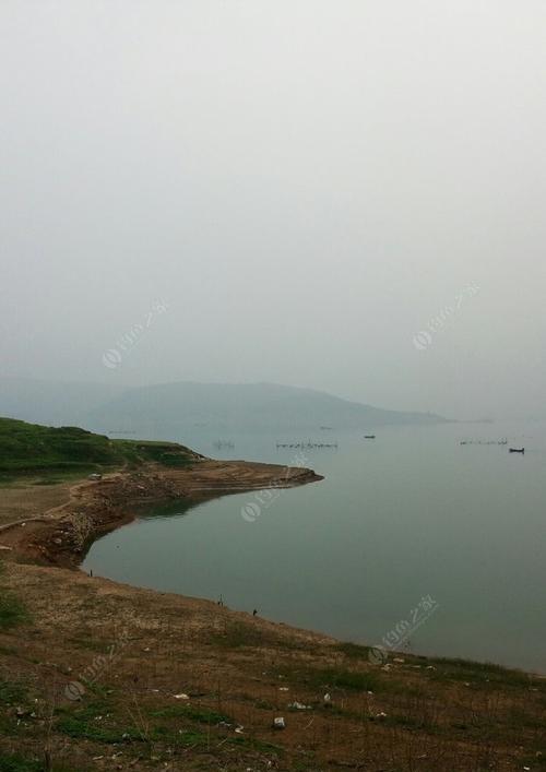 大风浪天钓鱼如何应对？掌握这三个技巧轻松钓到鱼！