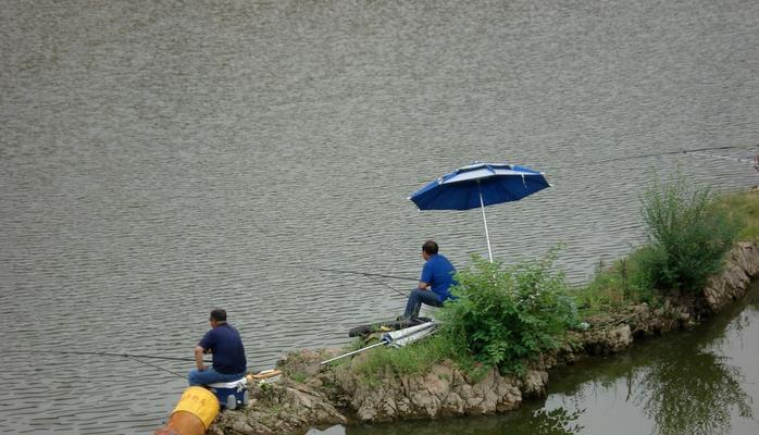 大海里如何站立钓鱼技巧？有哪些必备的技巧和注意事项？