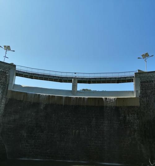 大河堤坝钓鱼技巧有哪些？如何提高钓鱼成功率？