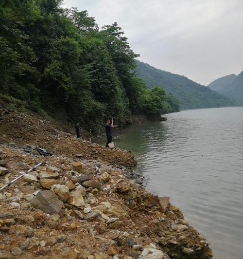 大江大河冬季钓鱼技巧是什么？如何提高冬季钓鱼成功率？