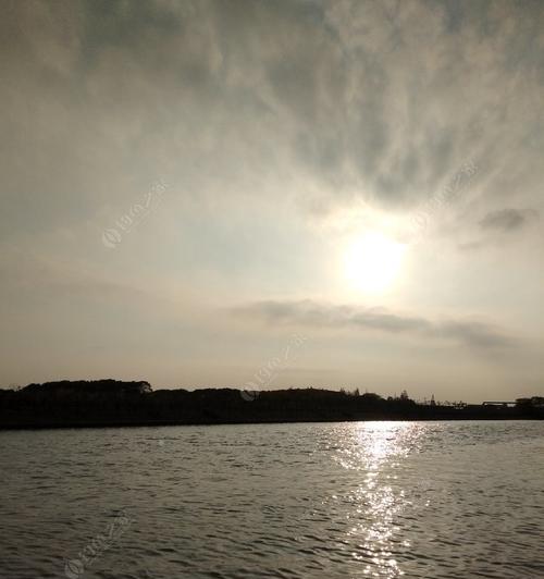 大浪钓鱼的技巧有哪些？如何应对海浪中的钓鱼挑战？