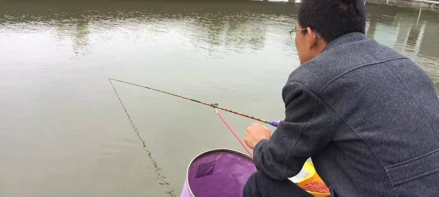 如何精准把握钓鱼提竿时机？提竿时机不佳会有什么后果？