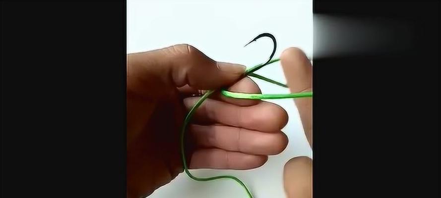 如何确保钓鱼绑钩打结牢固不切线？