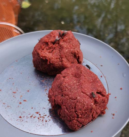 如何自制钓鱼饵？自制钓鱼饵有哪些常见问题和解决方法？