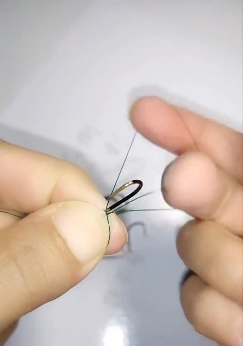 如何正确绑钩提高钓鱼效率？绑钩方法有哪些常见错误？