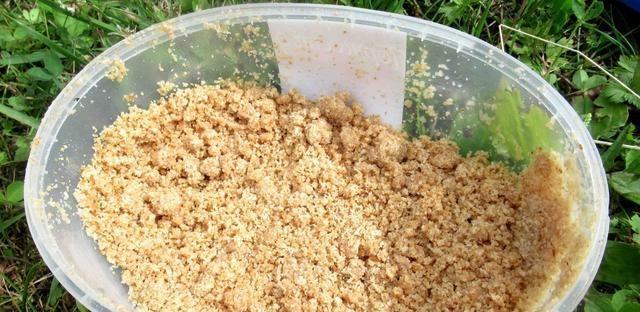 如何制作经典老三样饵料配方？钓鱼技巧中老三样饵料配方的传承意义是什么？
