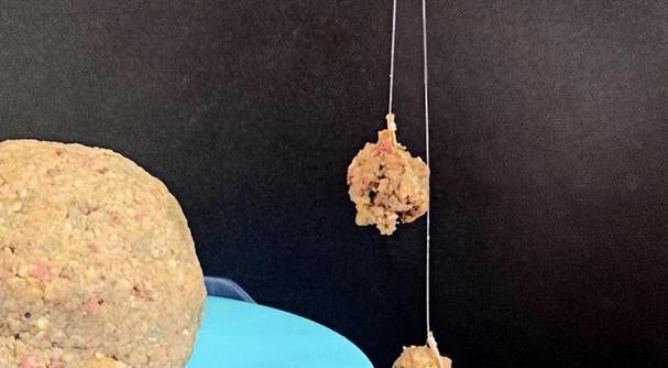 底钓鲫鱼拉饵技巧有哪些？如何提高钓鱼成功率？