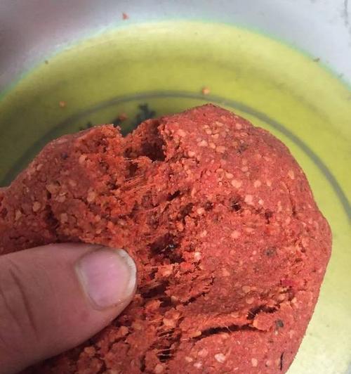 钓鱼技巧中多余的红虫如何正确保存？