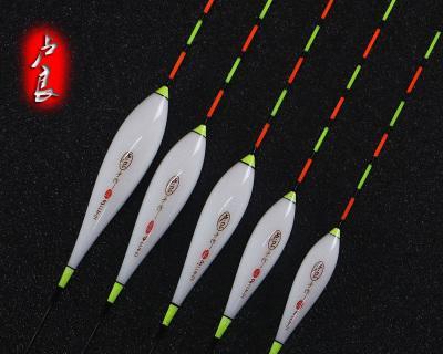 钓鱼技巧浮漂沉底还是浮漂？如何选择正确的浮漂使用方法？
