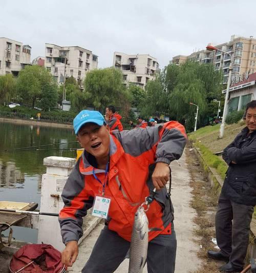 冬季钓鱼最佳时间是什么时候？有哪些技巧可以提高渔获？