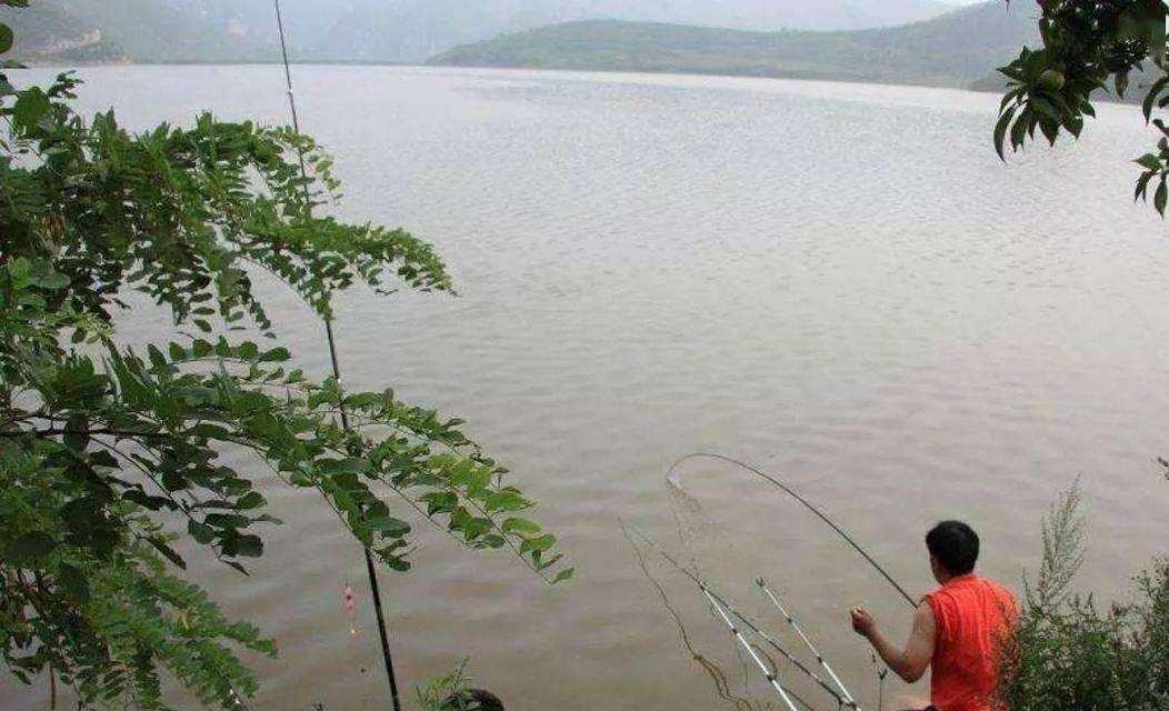 冬季风浪钓鱼技巧有哪些？如何应对风浪天气钓鱼？