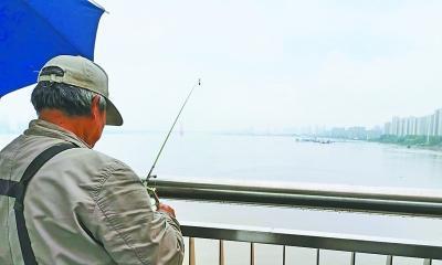 冬季汉江钓鱼技巧有哪些？如何应对低温天气的挑战？