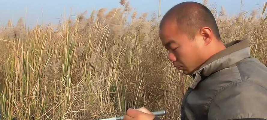 冬季使用蚯蚓钓鱼时调漂技巧是什么？如何应对常见问题？