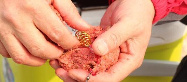 冬季钓鱼技巧有哪些？如何用鱼钩钓到大鱼？
